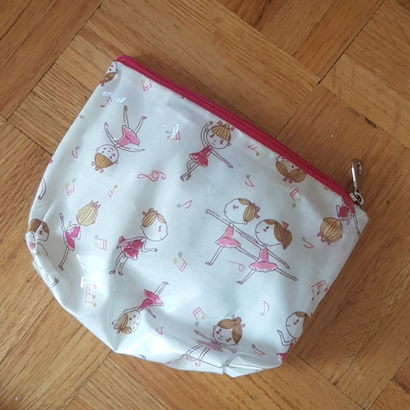 Free  pouch  with purchase - Picture 1 of 1